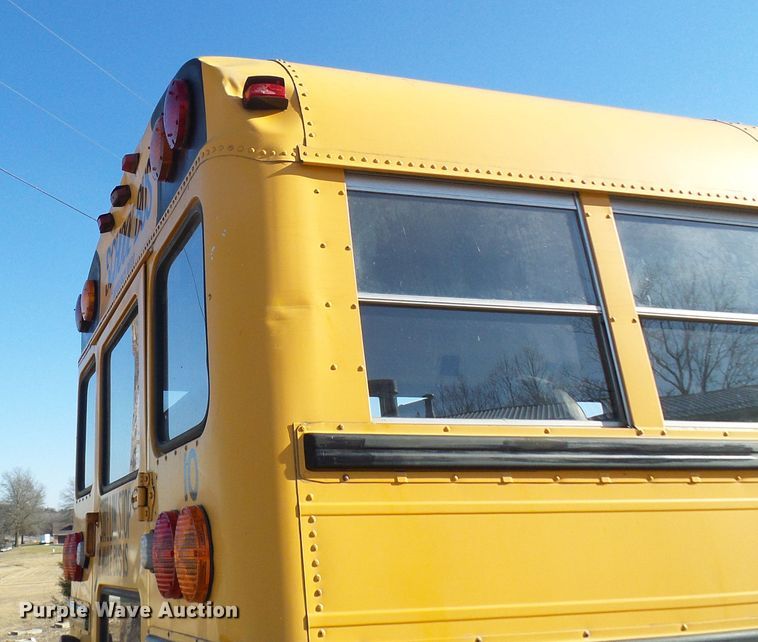 image for item DL0840 1996 International 3800  school bus