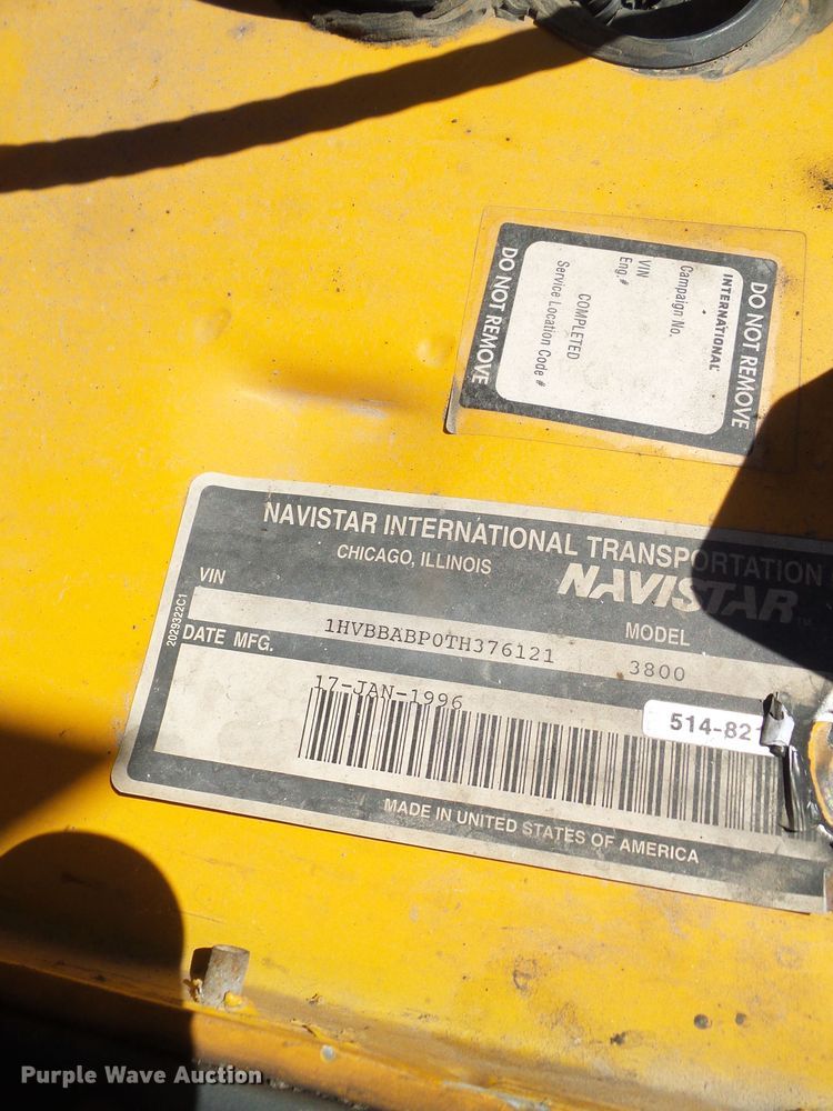 image for item DL0840 1996 International 3800  school bus