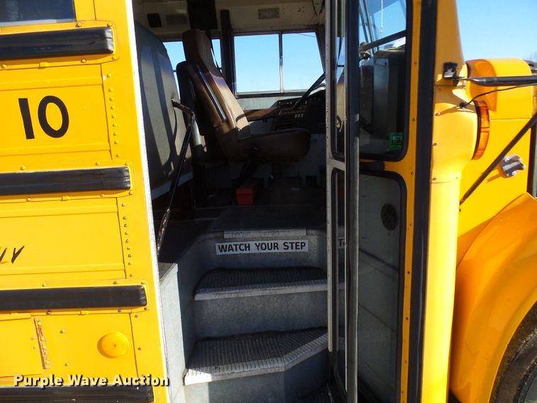 image for item DL0840 1996 International 3800  school bus