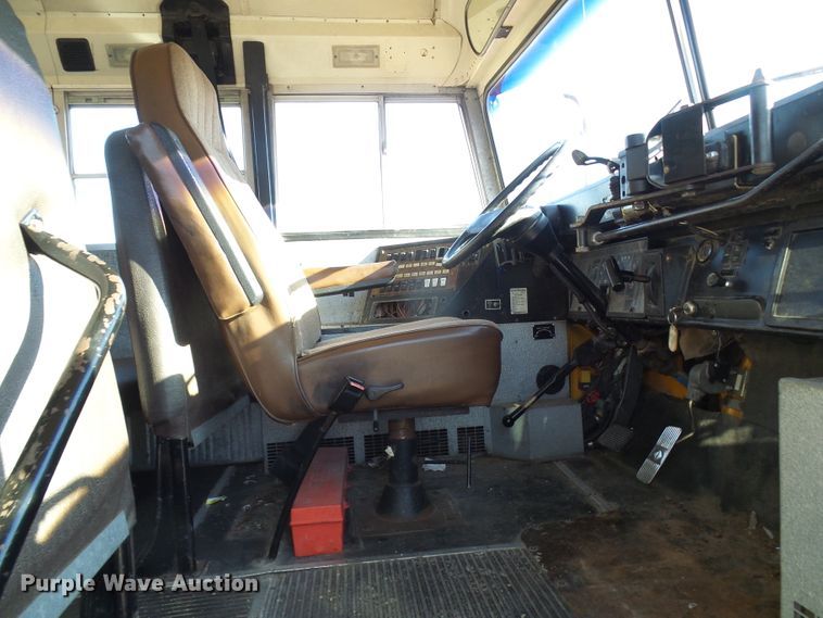 image for item DL0840 1996 International 3800  school bus