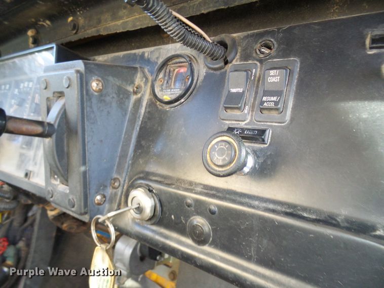 image for item DL0840 1996 International 3800  school bus