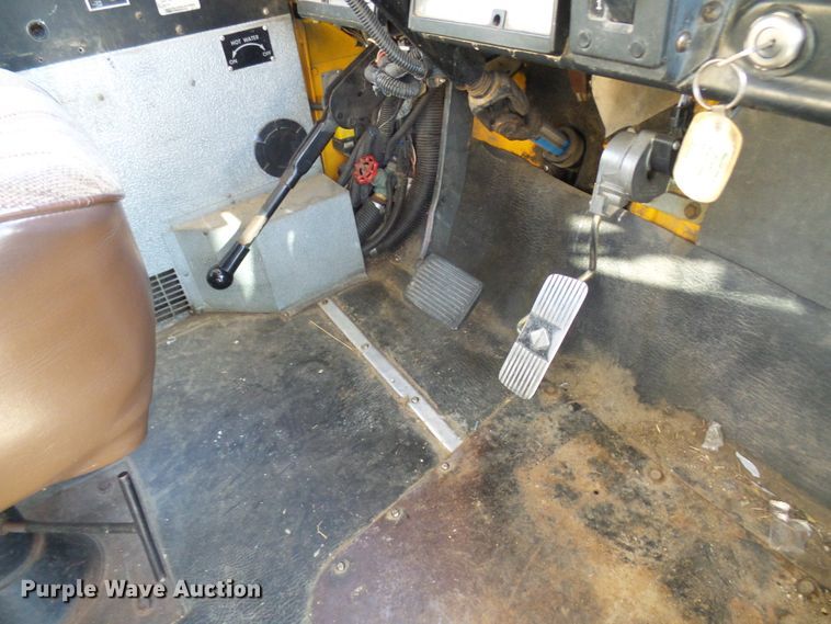 image for item DL0840 1996 International 3800  school bus