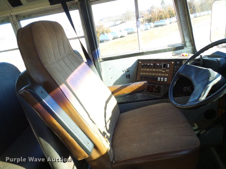 image for item DL0840 1996 International 3800  school bus