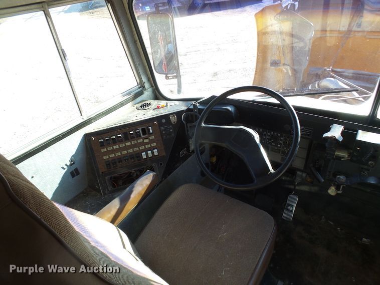 image for item DL0840 1996 International 3800  school bus