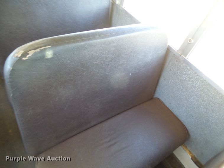 image for item DL0840 1996 International 3800  school bus