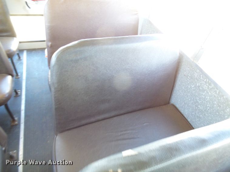 image for item DL0840 1996 International 3800  school bus