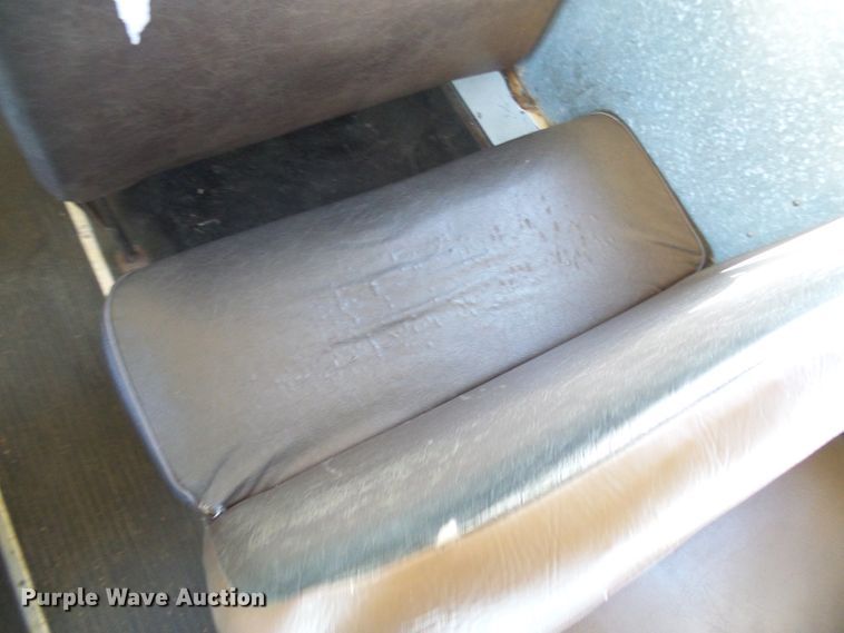 image for item DL0840 1996 International 3800  school bus