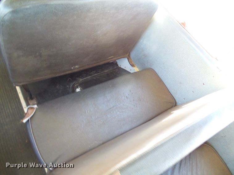 image for item DL0840 1996 International 3800  school bus