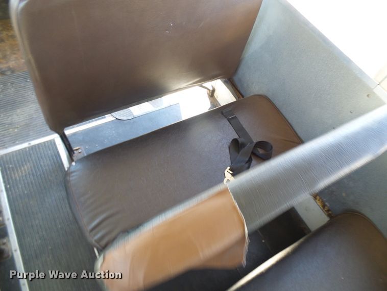 image for item DL0840 1996 International 3800  school bus