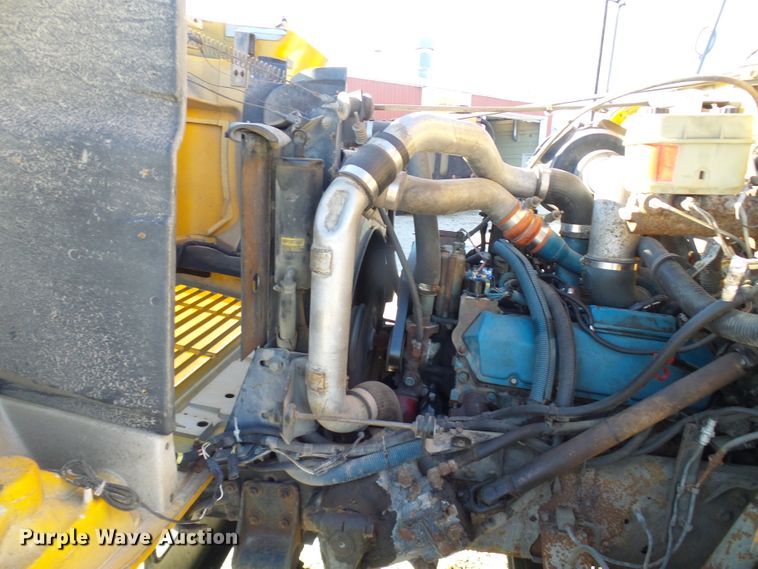 image for item DL0840 1996 International 3800  school bus