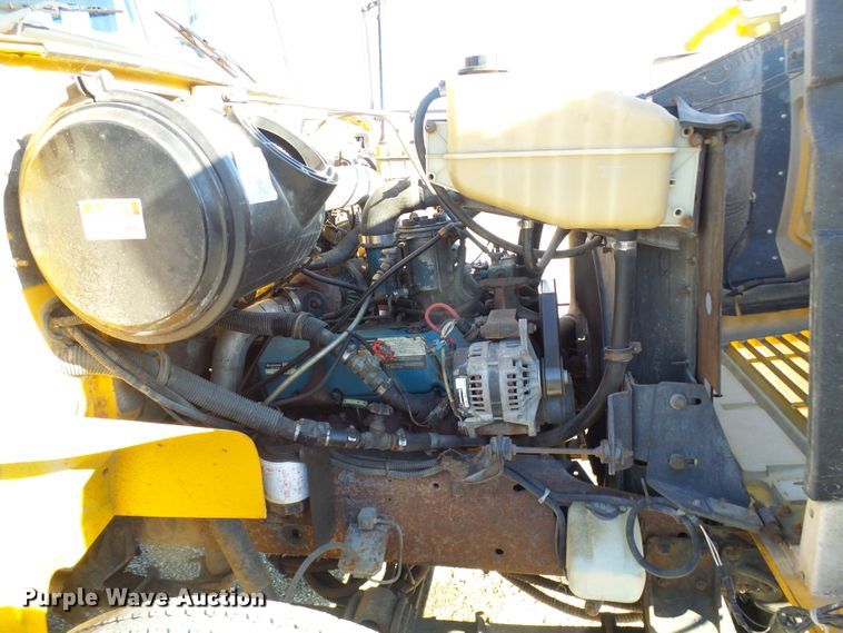 image for item DL0840 1996 International 3800  school bus