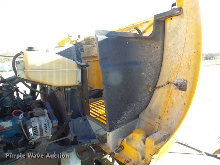 image for item DL0840 1996 International 3800  school bus