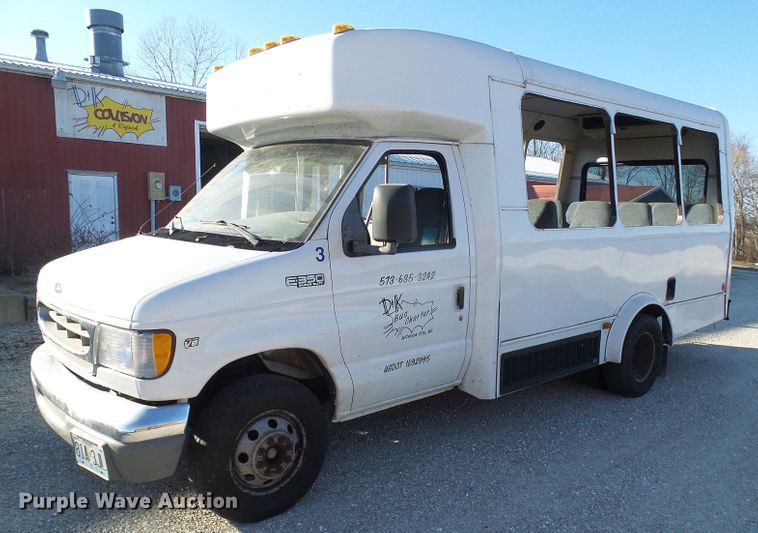image for item DL0841 2000 Ford E350 Super Duty  shuttle bus