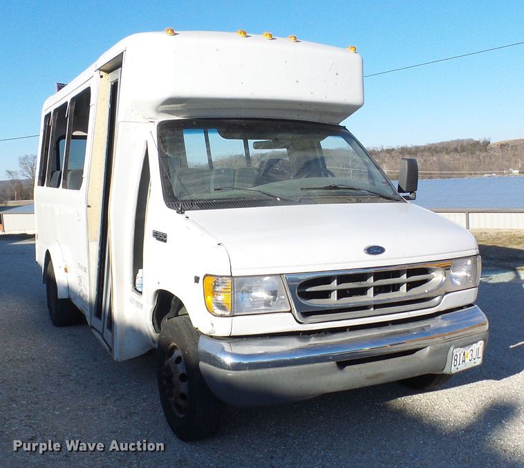 image for item DL0841 2000 Ford E350 Super Duty  shuttle bus