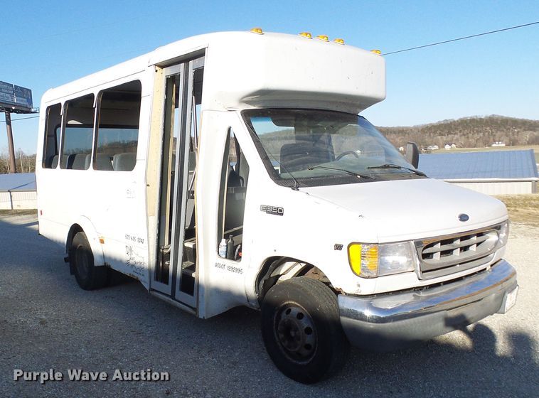 image for item DL0841 2000 Ford E350 Super Duty  shuttle bus