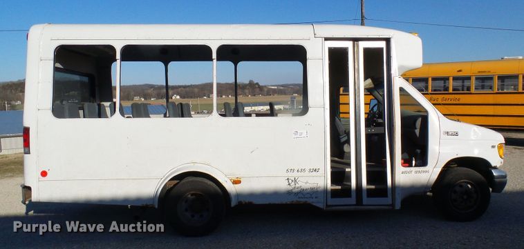 image for item DL0841 2000 Ford E350 Super Duty  shuttle bus