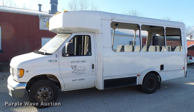 image for item DL0841 2000 Ford E350 Super Duty  shuttle bus