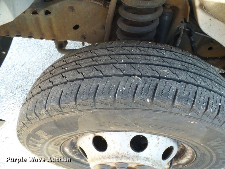 image for item DL0841 2000 Ford E350 Super Duty  shuttle bus