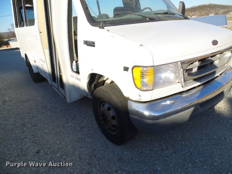 image for item DL0841 2000 Ford E350 Super Duty  shuttle bus