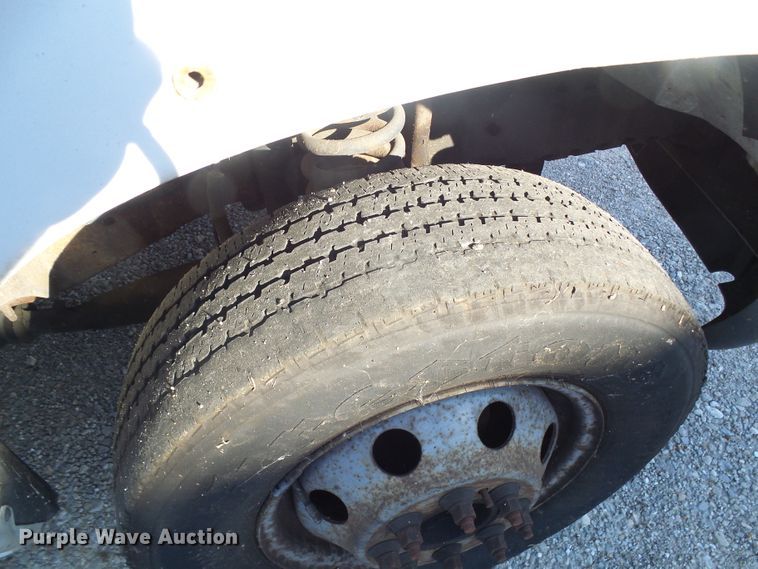 image for item DL0841 2000 Ford E350 Super Duty  shuttle bus