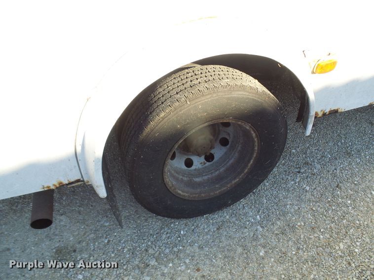 image for item DL0841 2000 Ford E350 Super Duty  shuttle bus