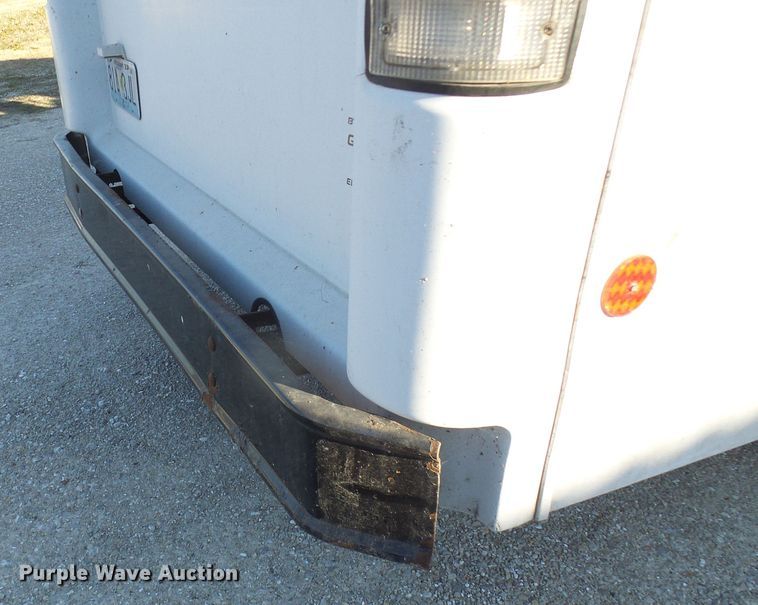 image for item DL0841 2000 Ford E350 Super Duty  shuttle bus