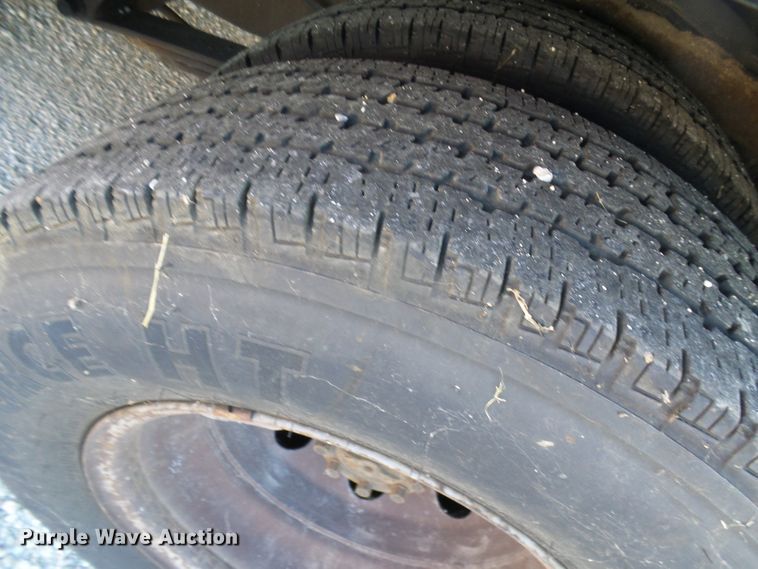 image for item DL0841 2000 Ford E350 Super Duty  shuttle bus