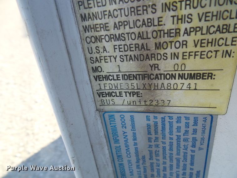 image for item DL0841 2000 Ford E350 Super Duty  shuttle bus