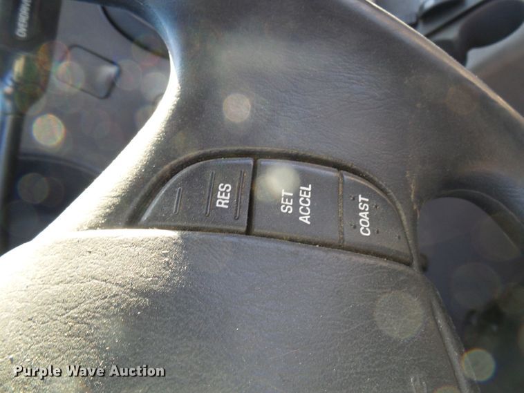 image for item DL0841 2000 Ford E350 Super Duty  shuttle bus