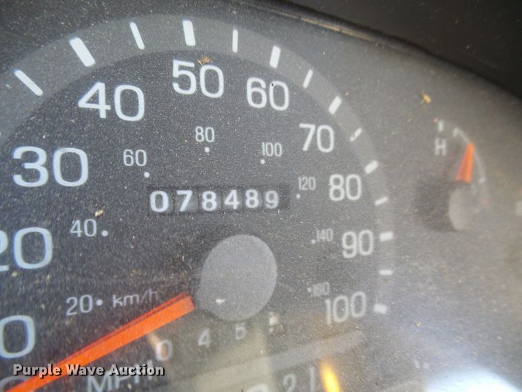 image for item DL0841 2000 Ford E350 Super Duty  shuttle bus