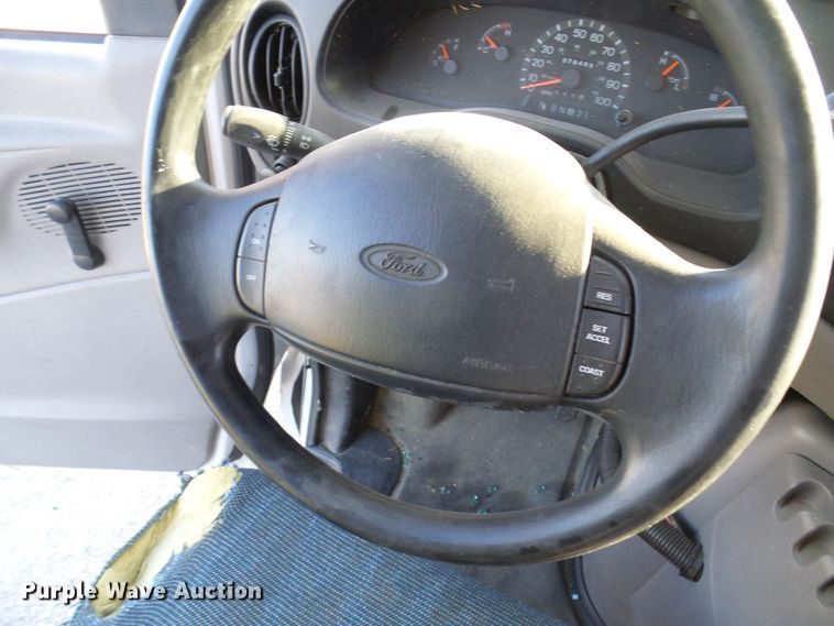 image for item DL0841 2000 Ford E350 Super Duty  shuttle bus