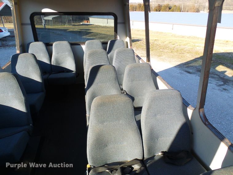 image for item DL0841 2000 Ford E350 Super Duty  shuttle bus