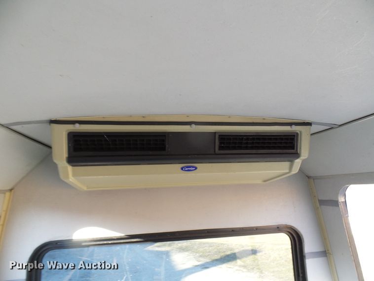 image for item DL0841 2000 Ford E350 Super Duty  shuttle bus