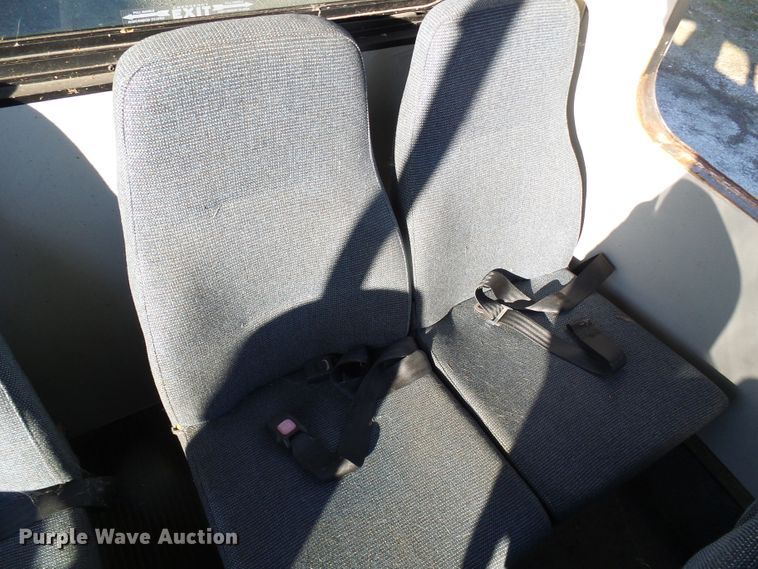 image for item DL0841 2000 Ford E350 Super Duty  shuttle bus