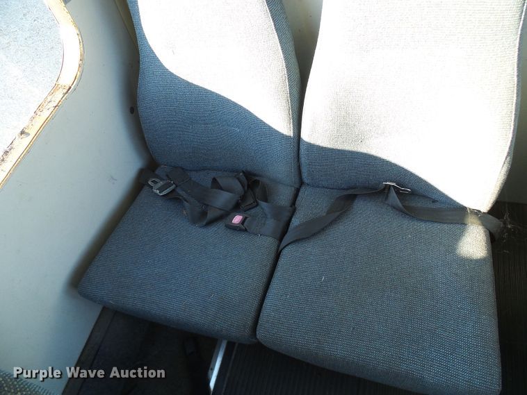 image for item DL0841 2000 Ford E350 Super Duty  shuttle bus