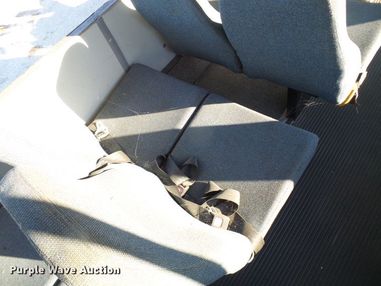 image for item DL0841 2000 Ford E350 Super Duty  shuttle bus