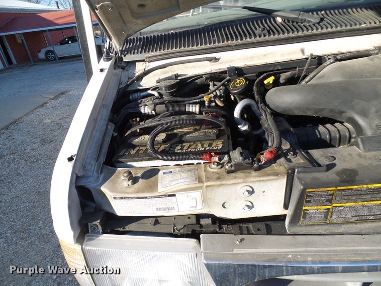 image for item DL0841 2000 Ford E350 Super Duty  shuttle bus