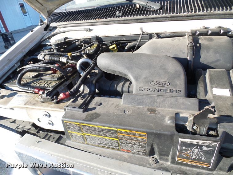 image for item DL0841 2000 Ford E350 Super Duty  shuttle bus