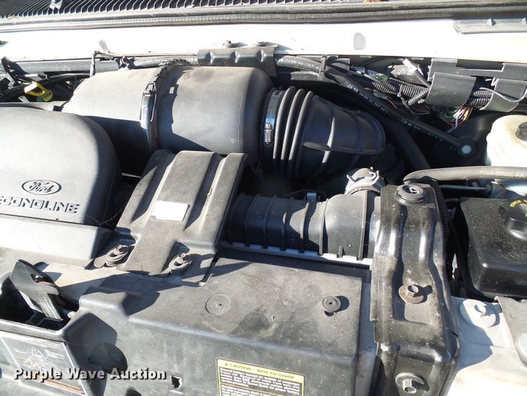 image for item DL0841 2000 Ford E350 Super Duty  shuttle bus