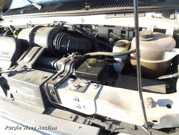 image for item DL0841 2000 Ford E350 Super Duty  shuttle bus