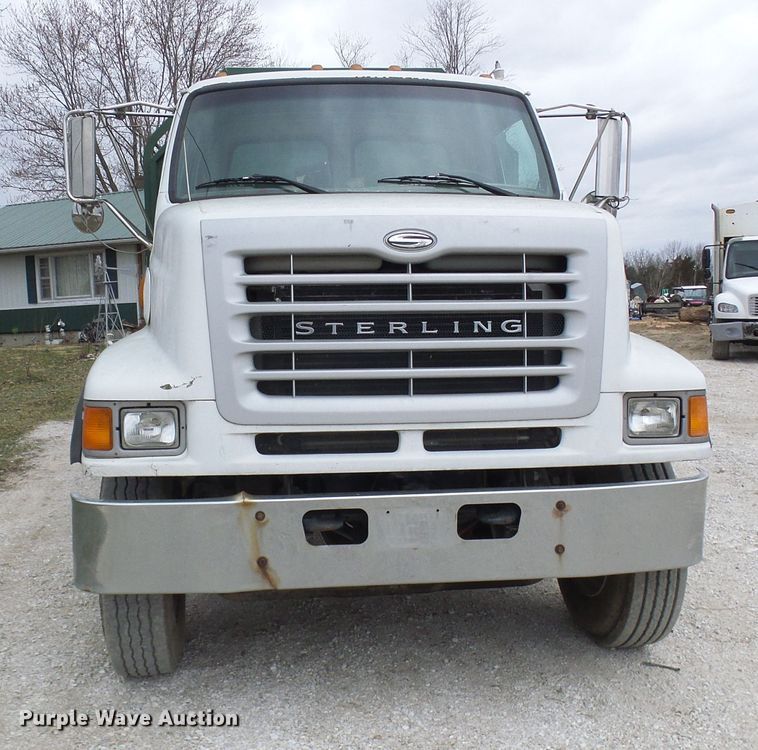 image for item DL0902 2000 Sterling L7500  refuse truck