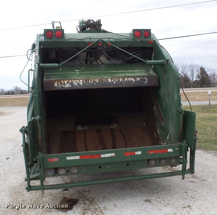 image for item DL0902 2000 Sterling L7500  refuse truck