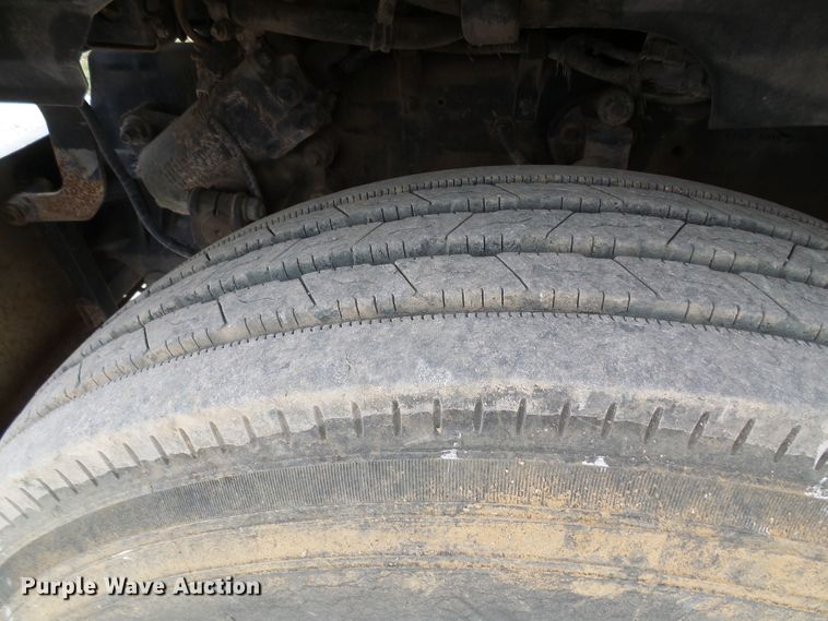 image for item DL0902 2000 Sterling L7500  refuse truck