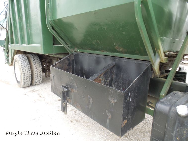 image for item DL0902 2000 Sterling L7500  refuse truck