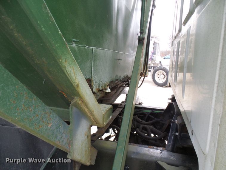 image for item DL0902 2000 Sterling L7500  refuse truck