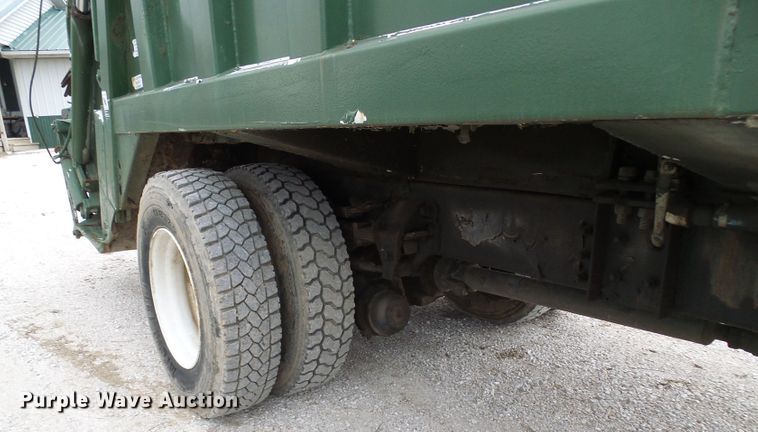 image for item DL0902 2000 Sterling L7500  refuse truck