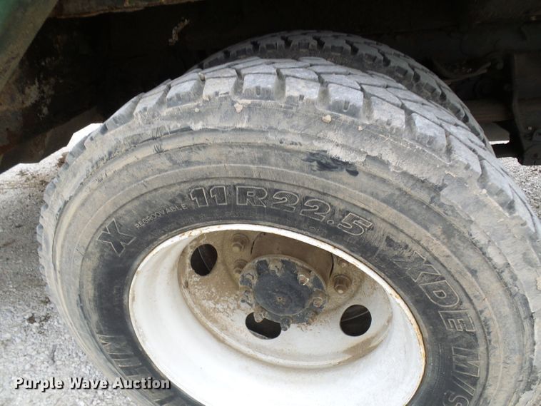 image for item DL0902 2000 Sterling L7500  refuse truck