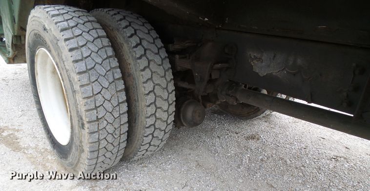 image for item DL0902 2000 Sterling L7500  refuse truck