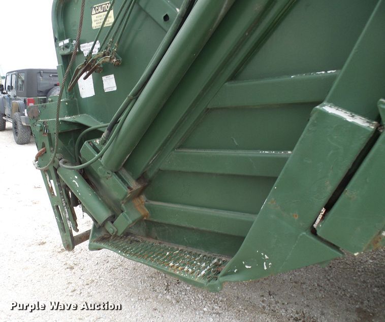 image for item DL0902 2000 Sterling L7500  refuse truck