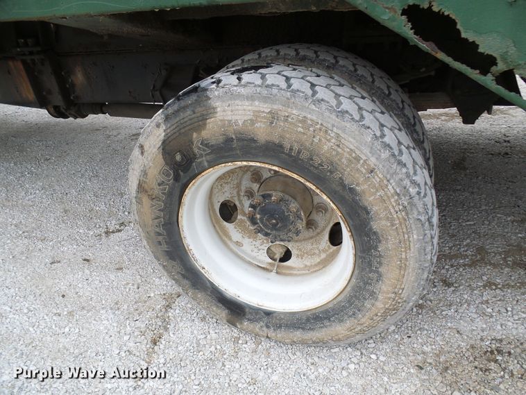 image for item DL0902 2000 Sterling L7500  refuse truck